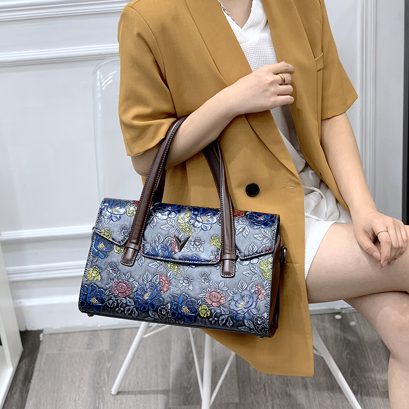 Vintage 3D Embossed Floral Han - огляд і ціна Luxury Bags That Are Vegan