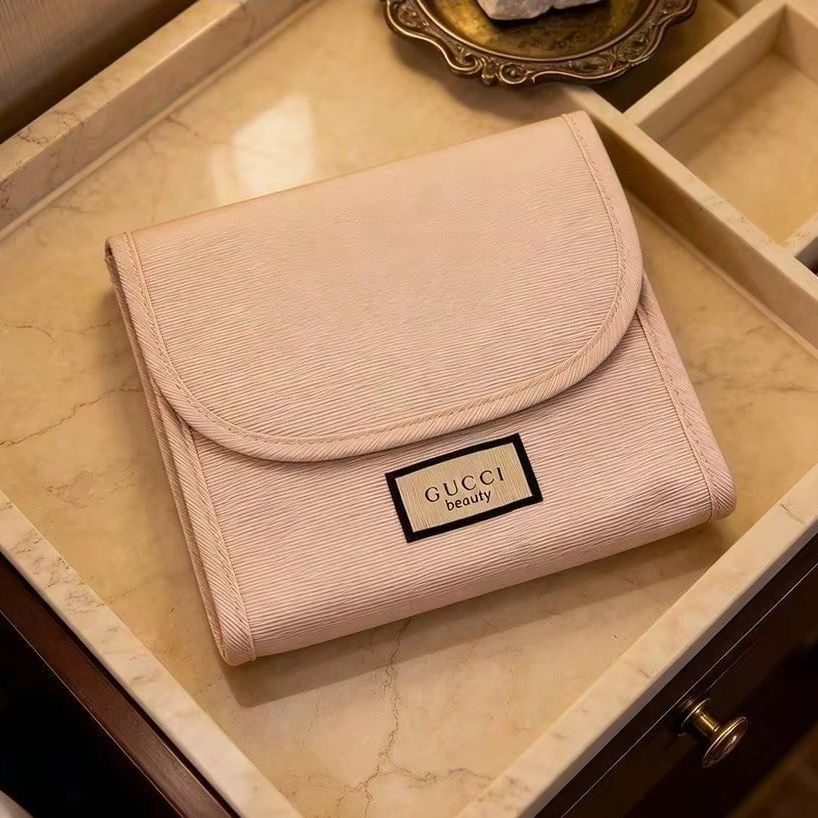 Gucci Soft Pink Magnetic Snap  - огляд і ціна Luxury Bags Gucci