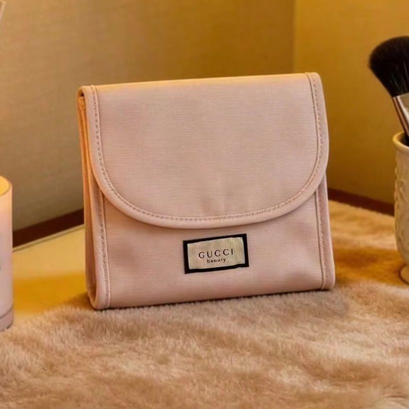 Gucci Soft Pink Magnetic Snap  - огляд і ціна Luxury Bags Gucci