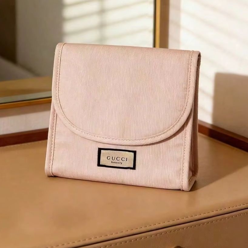 Gucci Soft Pink Magnetic Snap  - огляд і ціна Luxury Bags Gucci