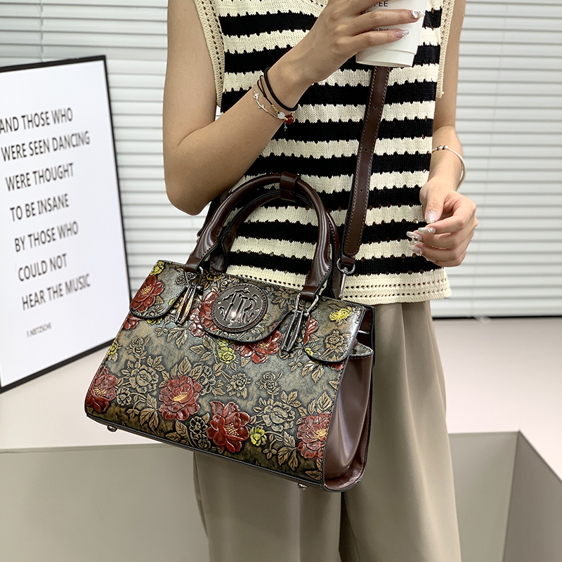 Vintage Floral Embossed Tote B - огляд і ціна Luxury Bags That Are Vegan